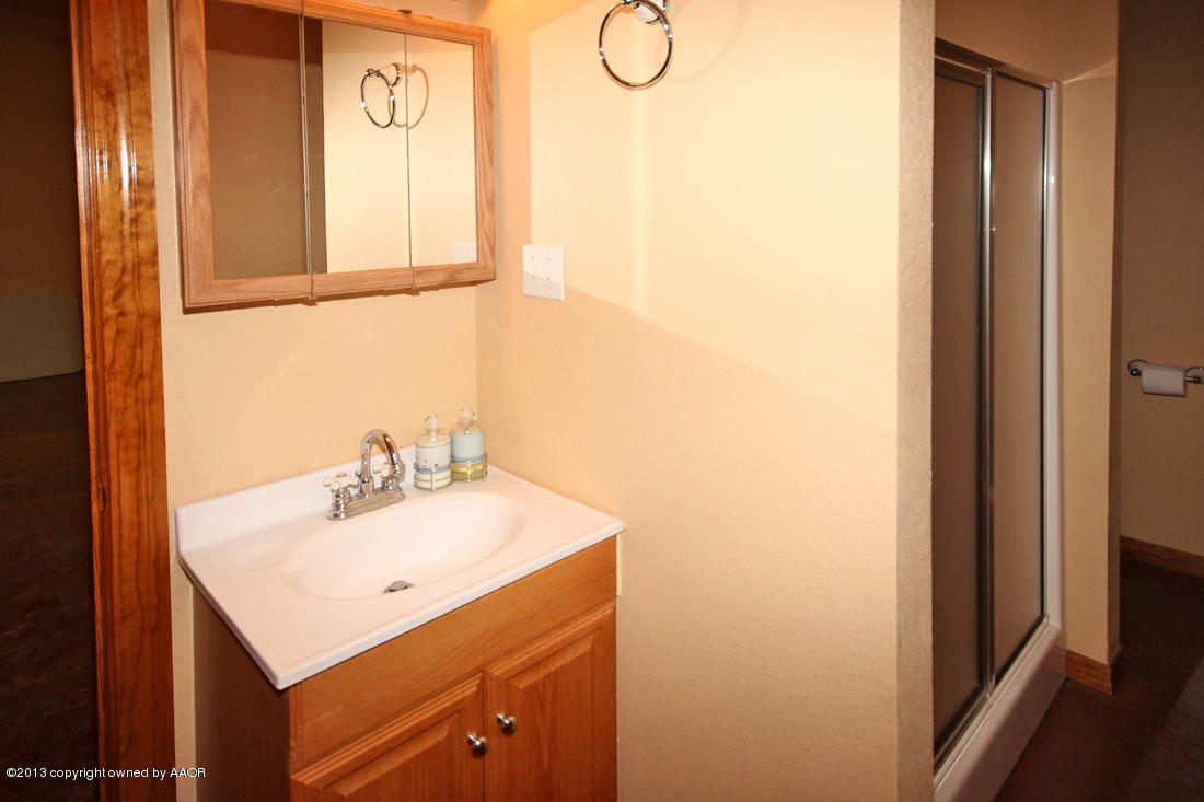 5006 Wesley Road Amarillo, TX 79119 - Photo 38 of 47 Shop Bathroom
