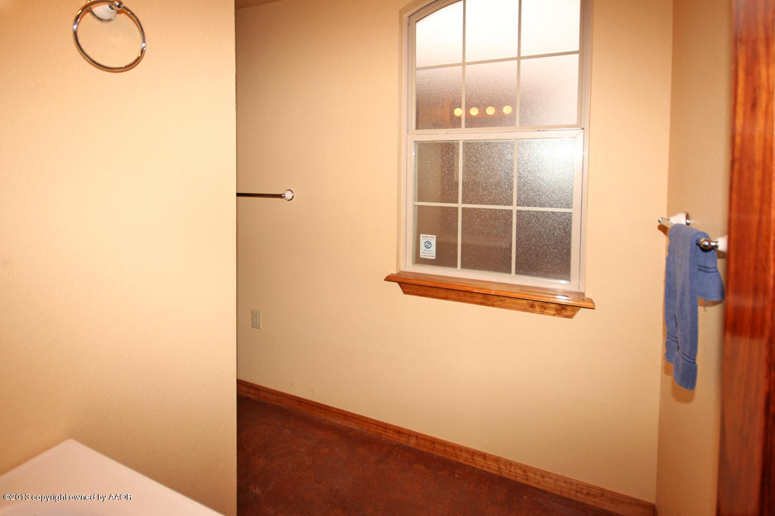 5006 Wesley Road Amarillo, TX 79119 - Photo 39 of 47 Shop Bathroom2