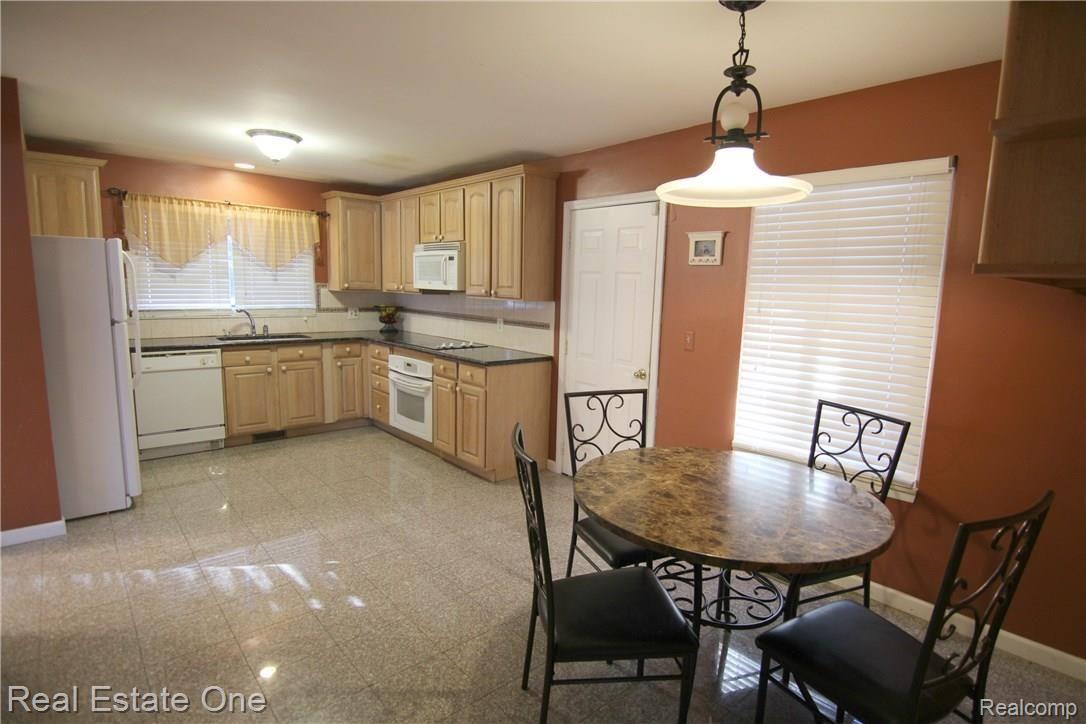 46500 Maidstone Road Canton, MI 48187 - Photo 12 of 29 Super clean and spacious updated kitchen
