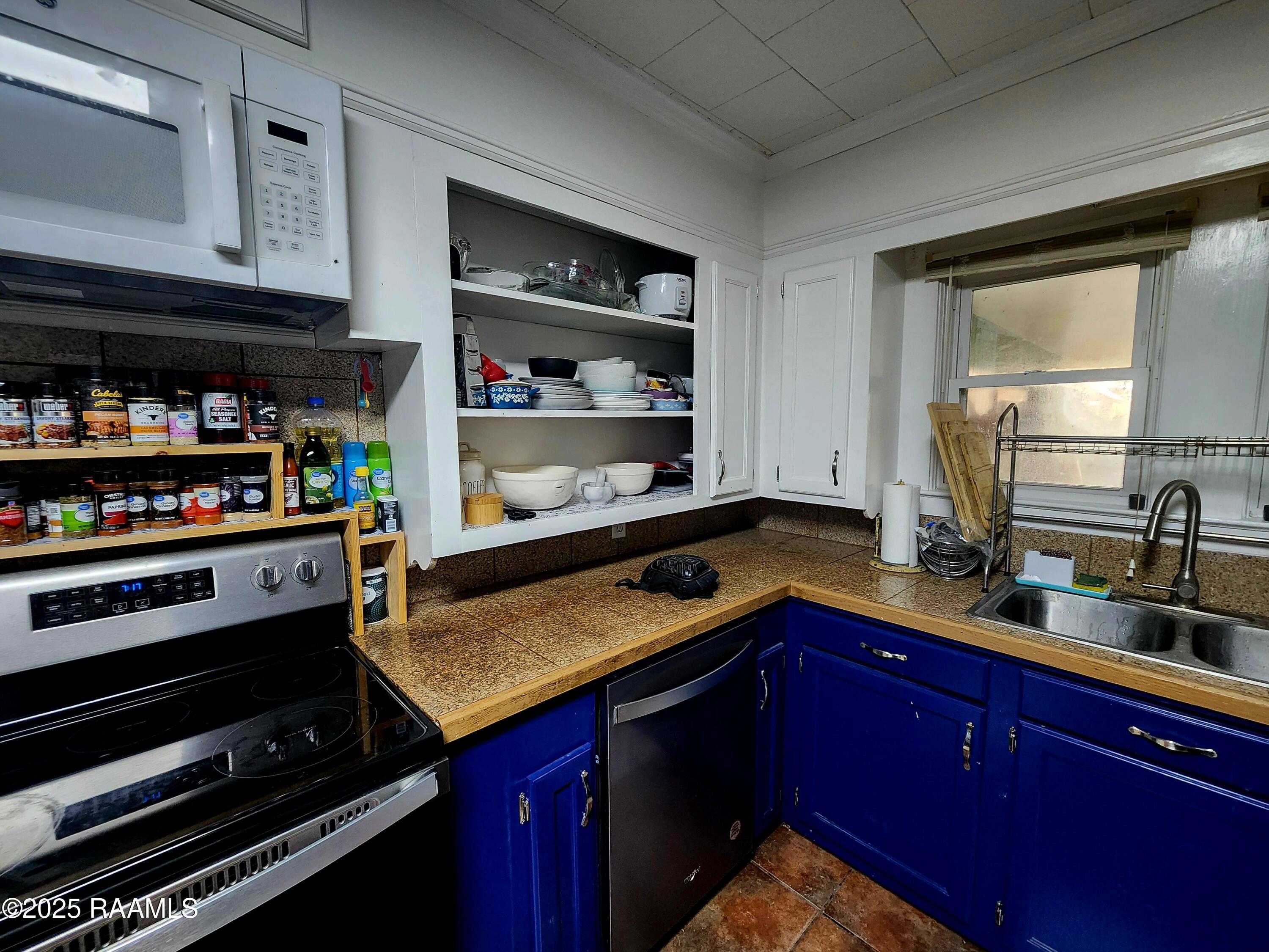 230 Druilhet Street Jeanerette, LA 70544 - Photo 8 of 16 kitchen