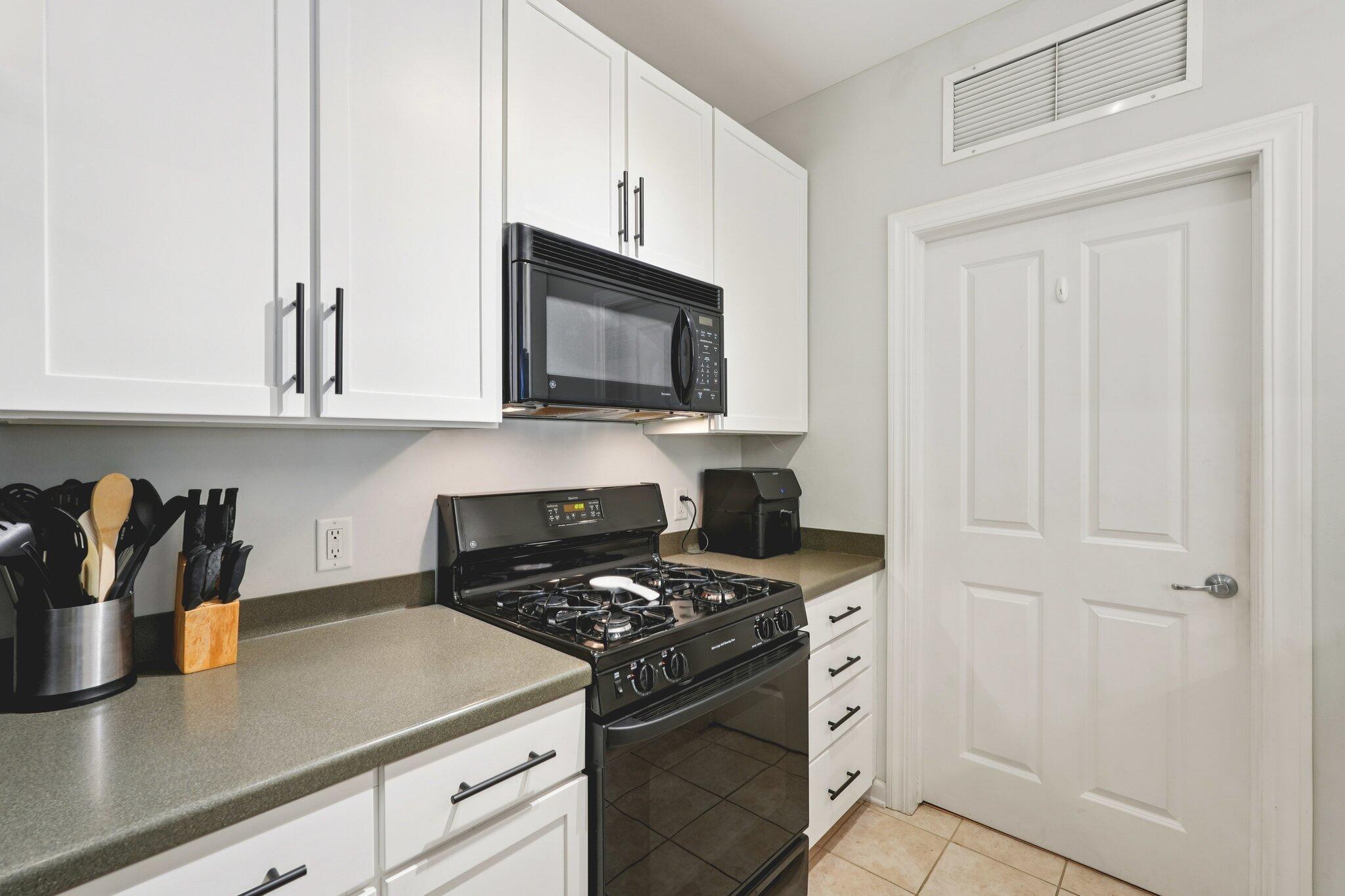 1915 North Water Street, Unit 209 Milwaukee, WI 53202 - Photo 10 of 25 Kitchen