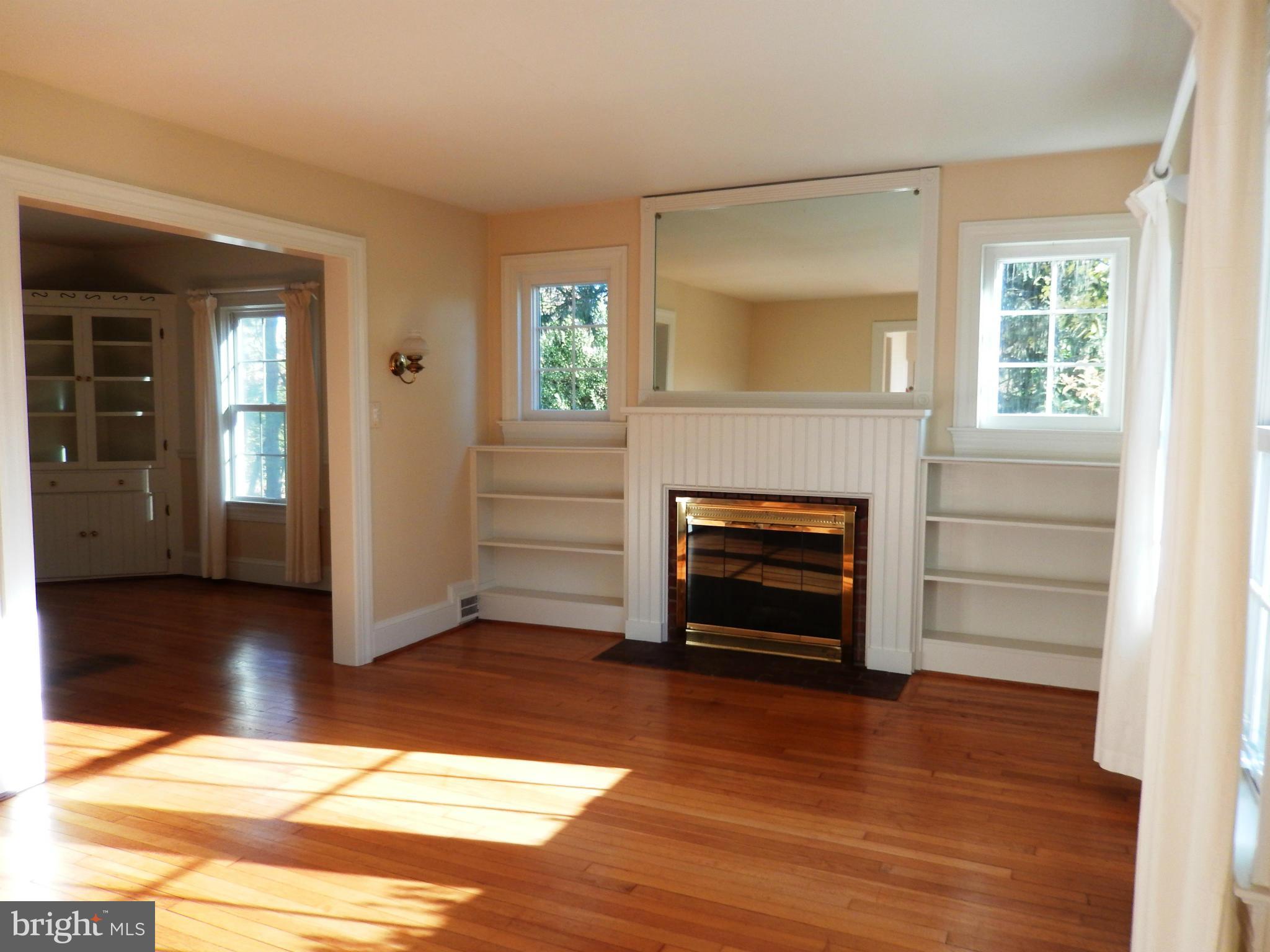 2722 Chain Bridge Road Vienna, VA 22181 - Photo 3 of 29 Living Room