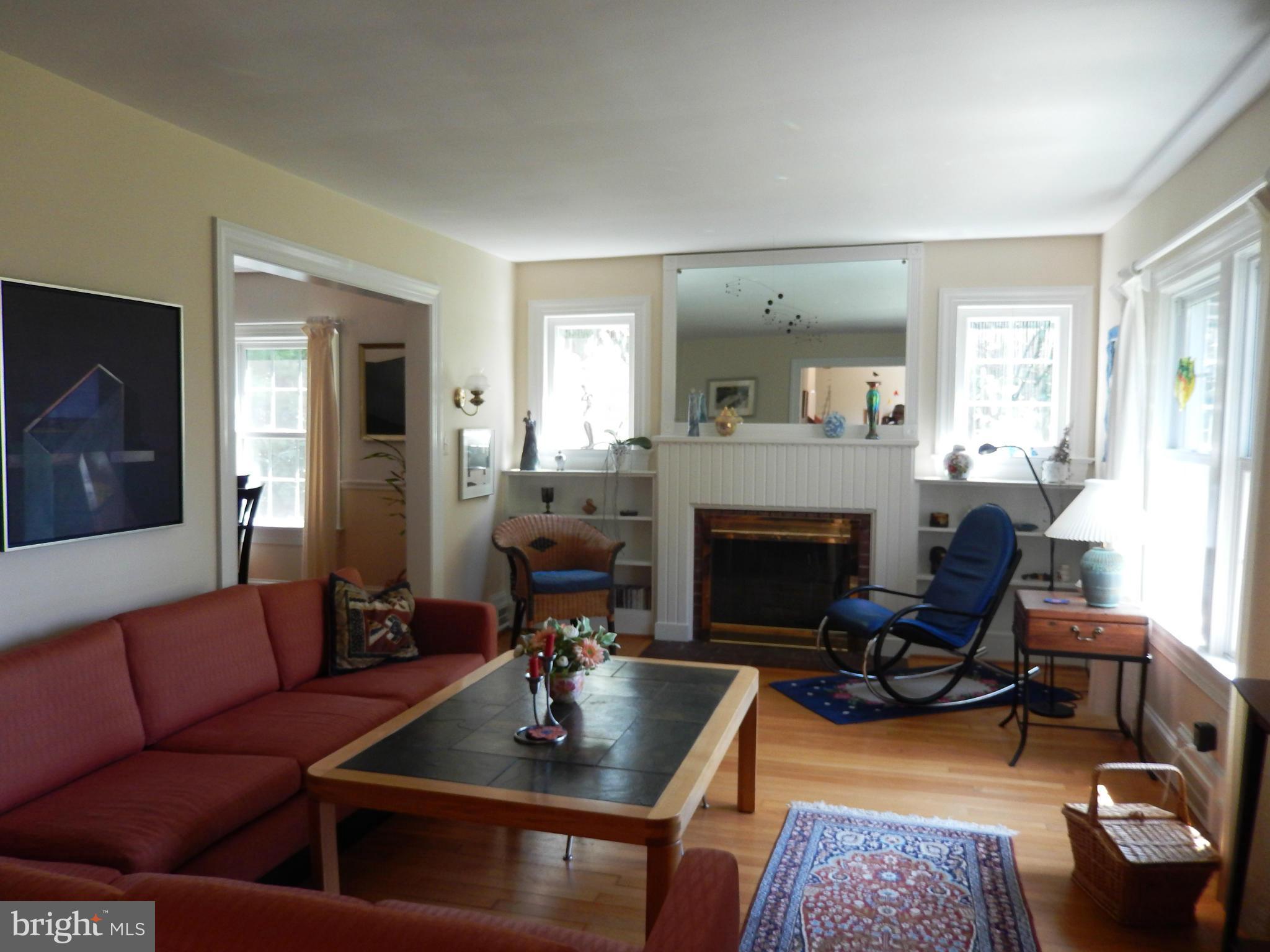 2722 Chain Bridge Road Vienna, VA 22181 - Photo 25 of 29 Living Room