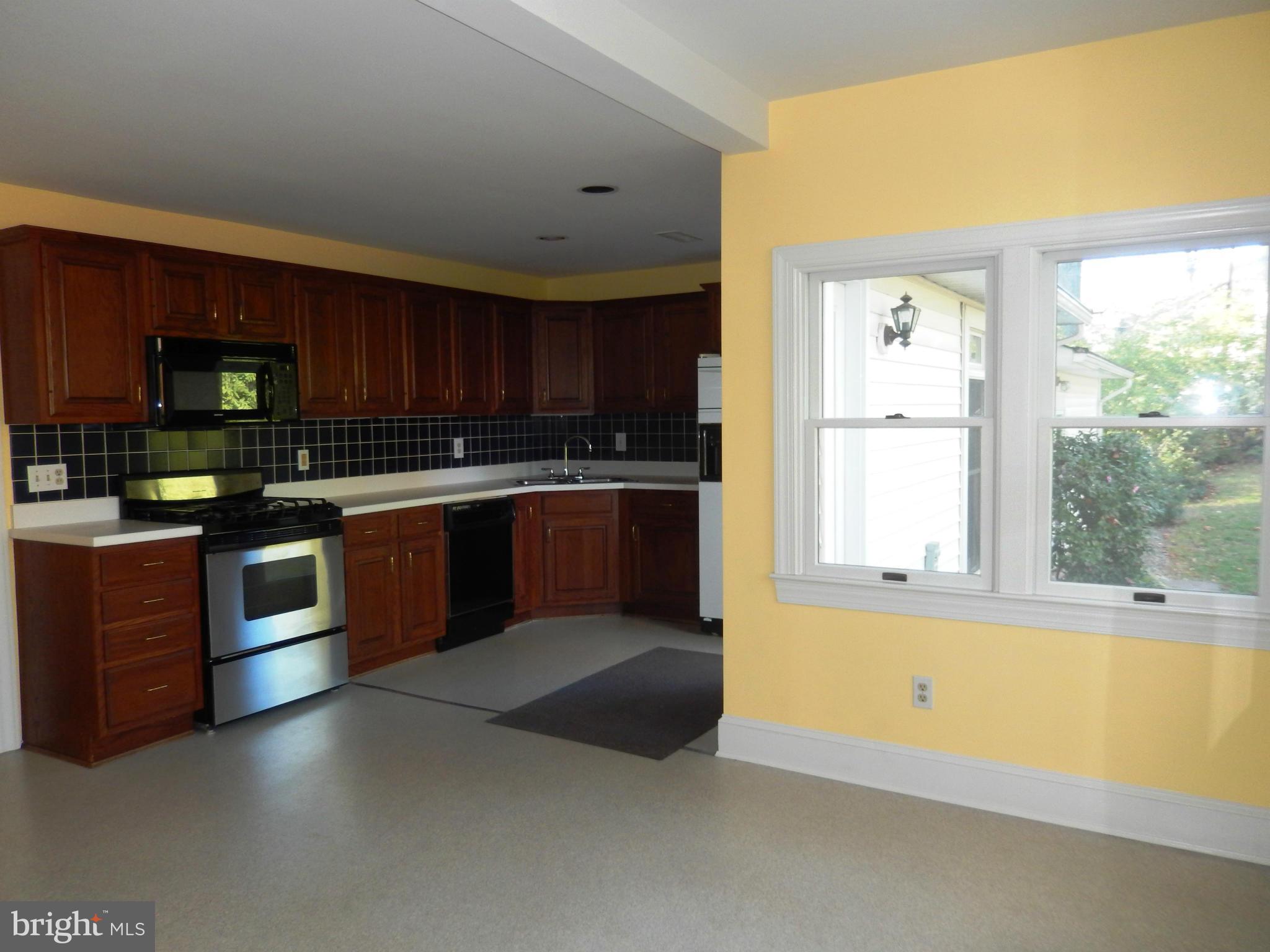 2722 Chain Bridge Road Vienna, VA 22181 - Photo 6 of 29 Kitchen
