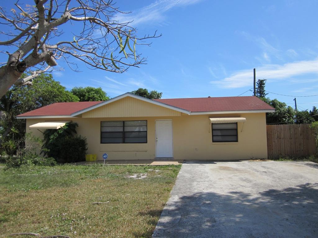7680 Grove Road Lantana, FL 33462 - Photo 1 of 5 Front View