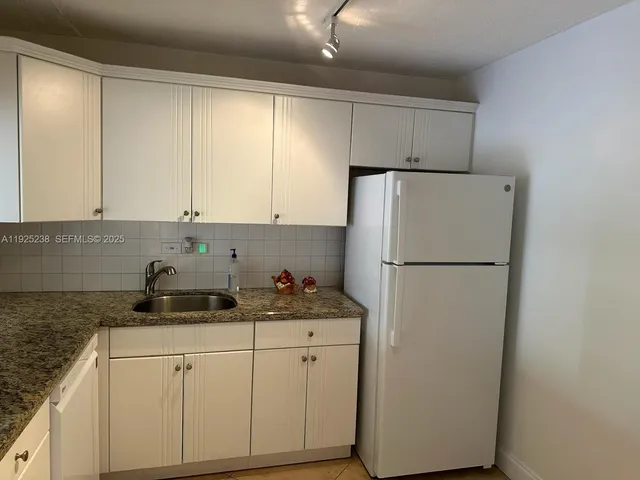 $2,100 | 8101 Southwest 72nd Avenue, Unit 312W, Miami, FL 33143