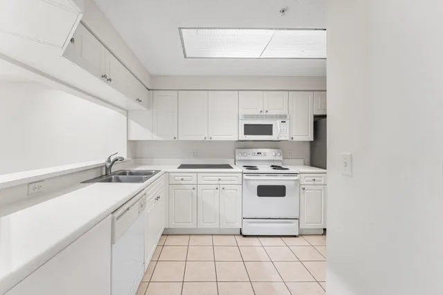 $1,900 | 2726 Anzio Court, Unit 308, Palm Beach Gardens, FL 33410