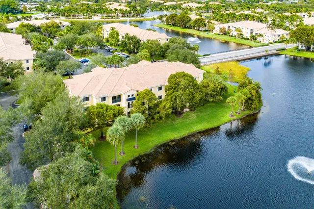 $1,900 | 2726 Anzio Court, Unit 308, Palm Beach Gardens, FL 33410