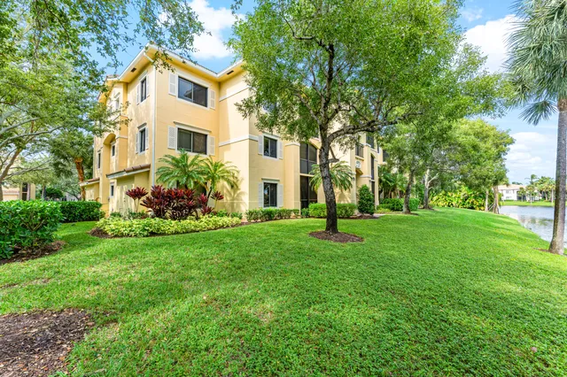 $1,900 | 2726 Anzio Court, Unit 308, Palm Beach Gardens, FL 33410