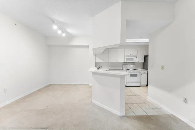 $1,900 | 2726 Anzio Court, Unit 308, Palm Beach Gardens, FL 33410