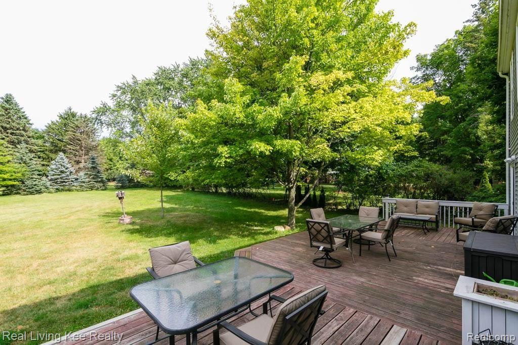 1164 Barneswood Lane Rochester, MI 48306 - Photo 32 of 37 1164BarneswoodLn-32.jpg