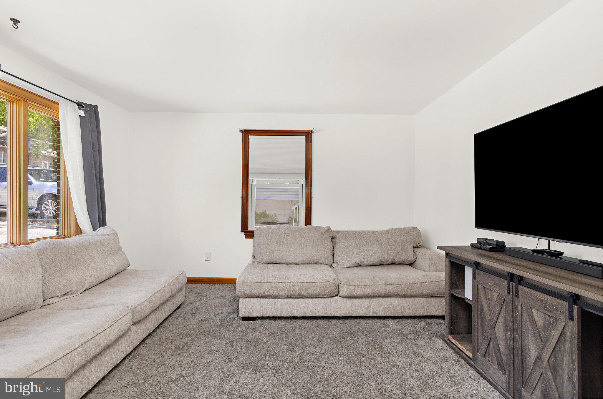 205 7th Avenue Baltimore, MD 21225 - Photo 9 of 61