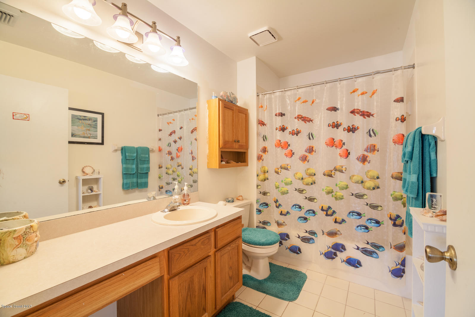 640 Crowberry Road Northeast Palm Bay, FL 32907 - Photo 12 of 16 Guest Bathroom