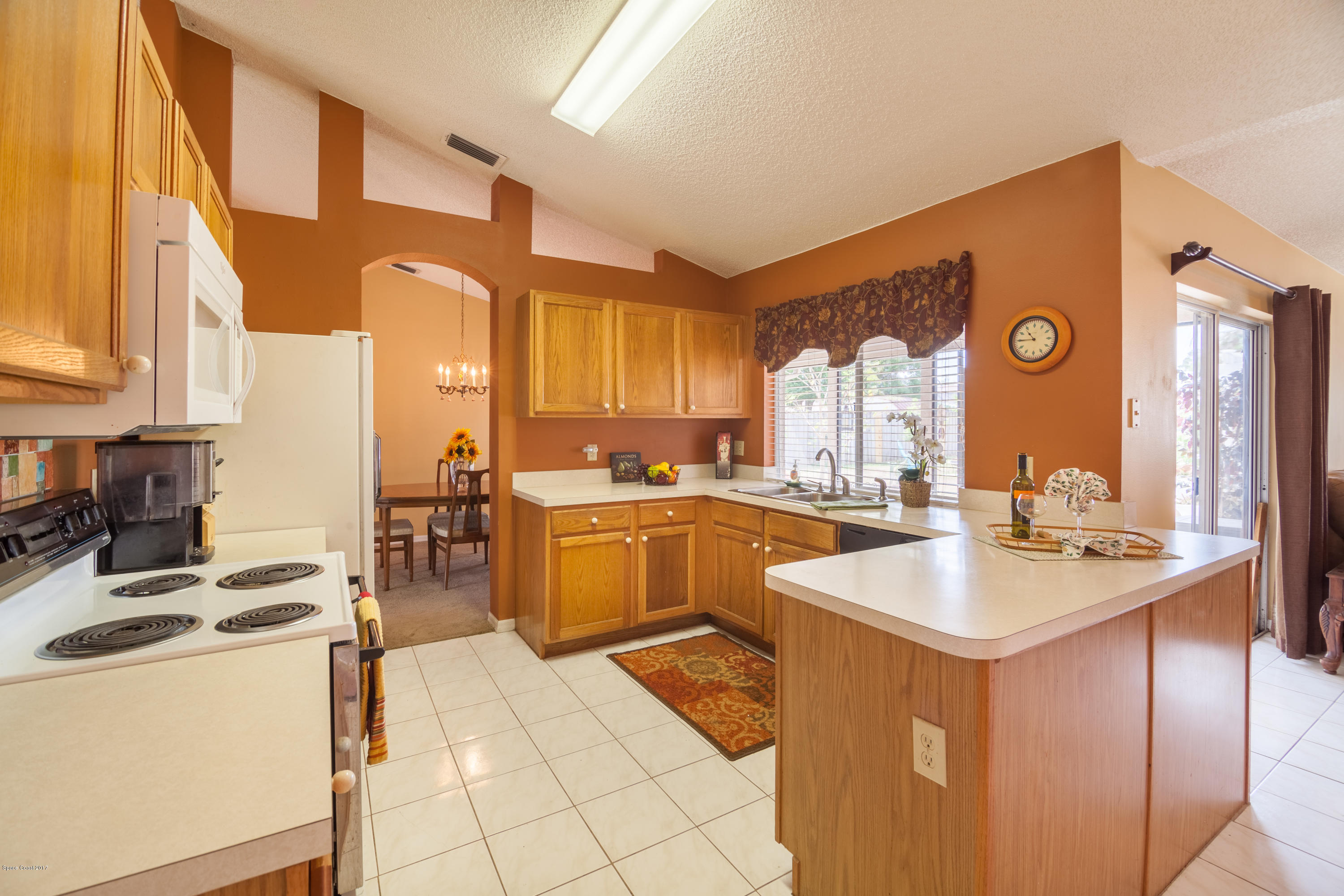 640 Crowberry Road Northeast Palm Bay, FL 32907 - Photo 5 of 16 Kitchen