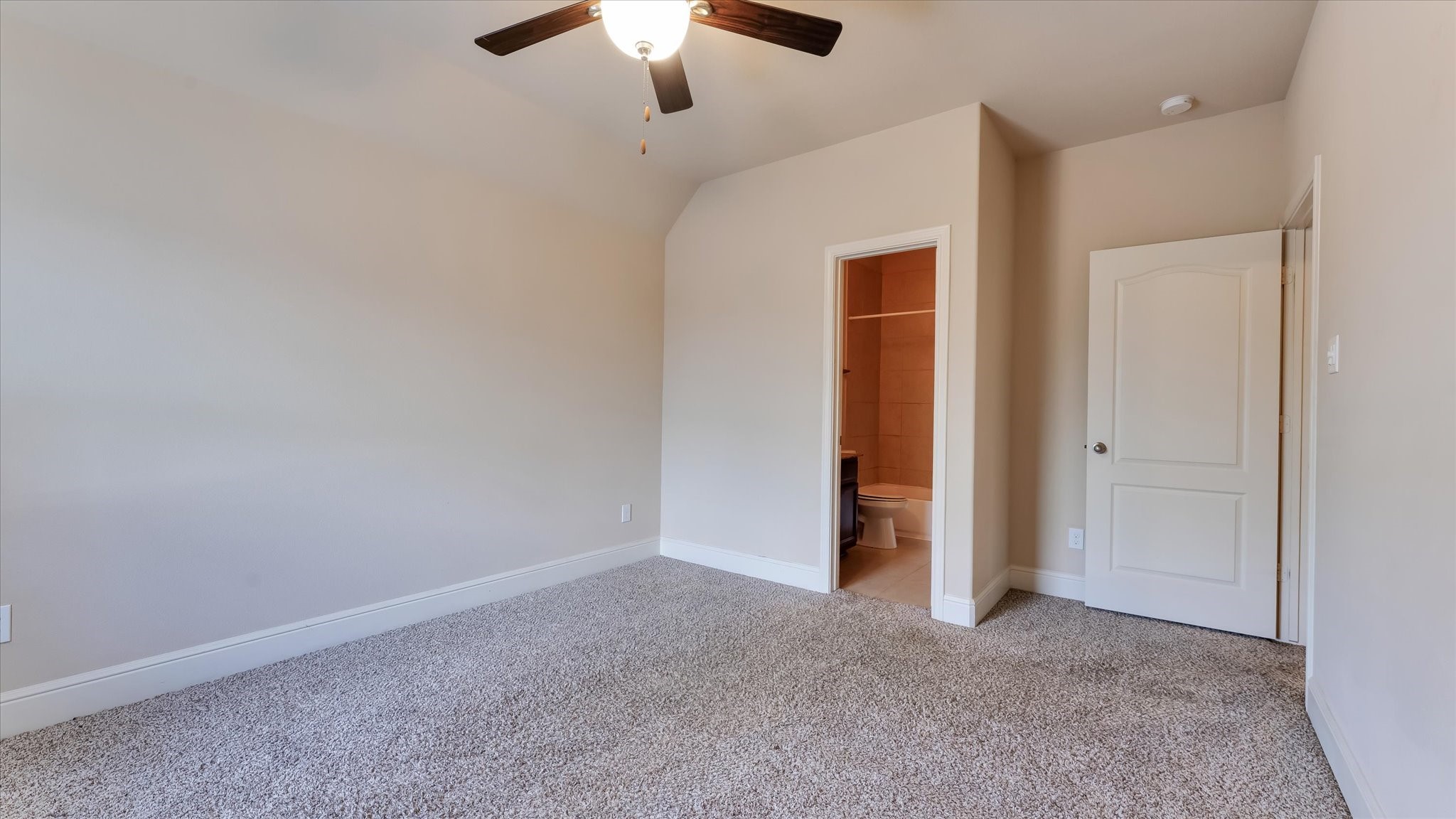 17211 Green Darter Conroe, TX 77385 - Photo 26 of 48 an empty room with chandelier fan