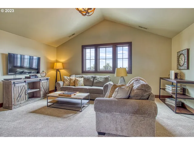 $1,995,000 | 15905 South W Wooden Trestle Court, Powell Butte, OR 97753