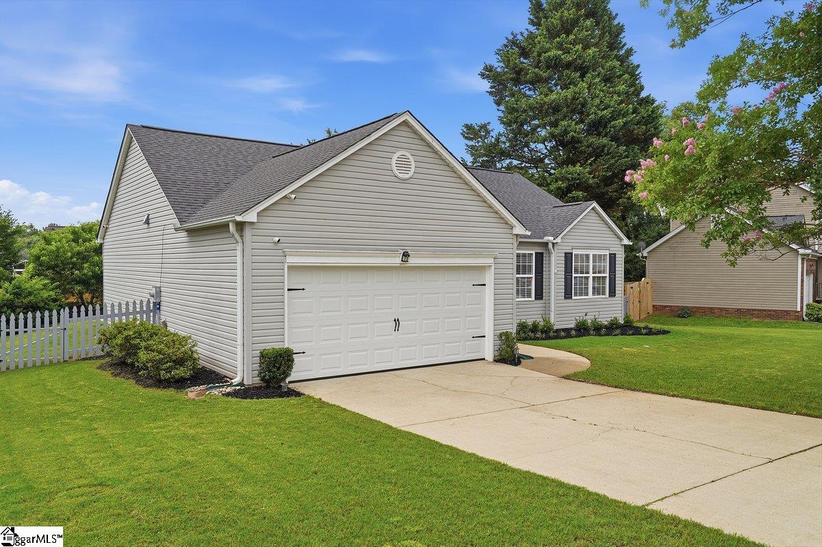 8 Equestrian Court Simpsonville, SC 29680 - Photo 2 of 21