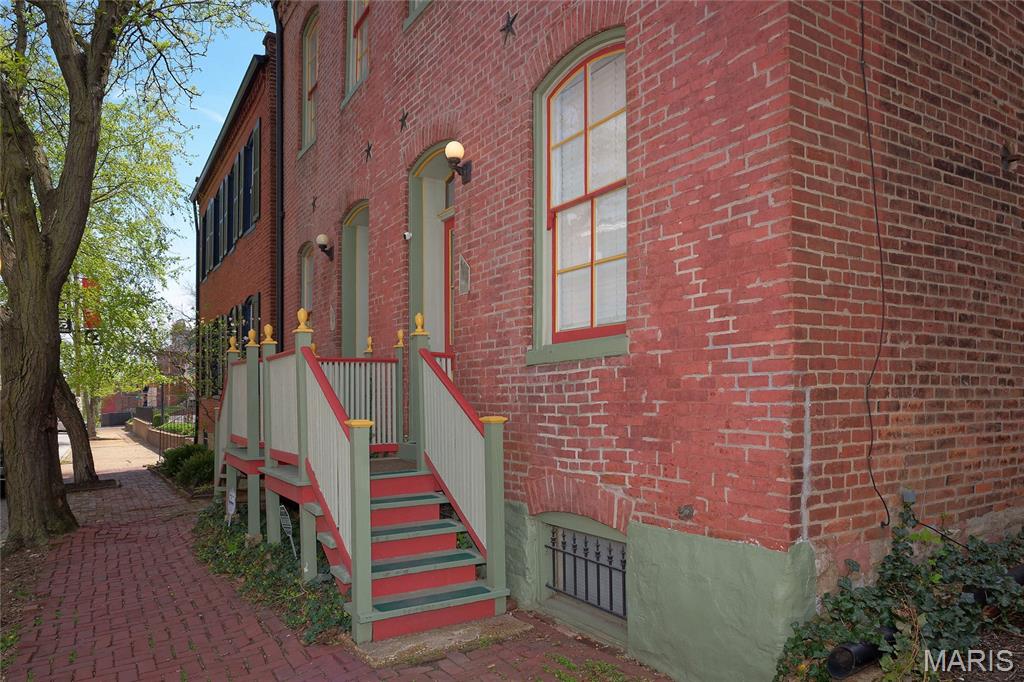 1226 Sidney Street St. Louis, MO 63104 - Photo 1 of 21