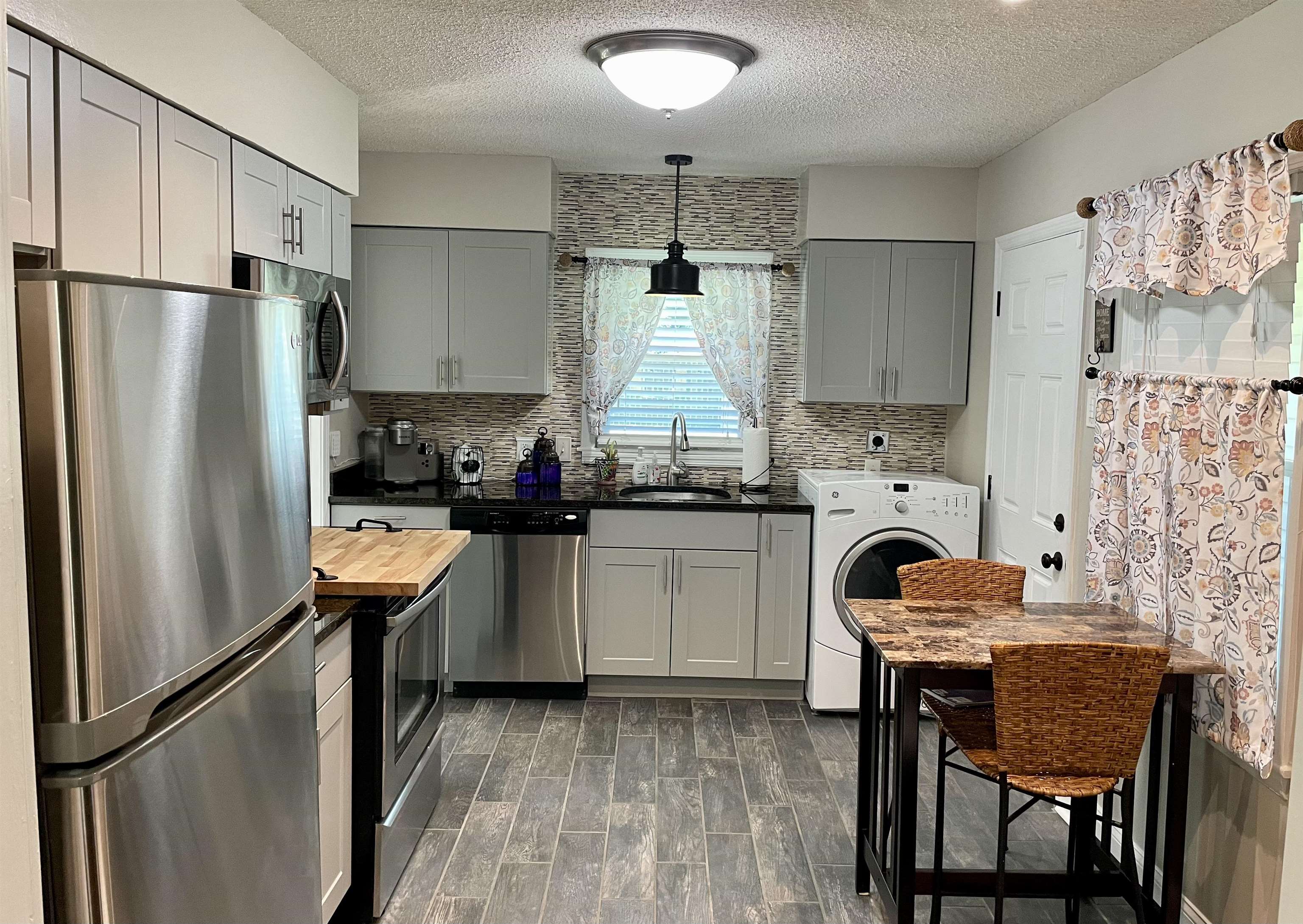 5065 Flamingo Road Memphis, TN 38117 - Photo 4 of 18 a kitchen with stainless steel appliances a refrigerator sink and wooden floor