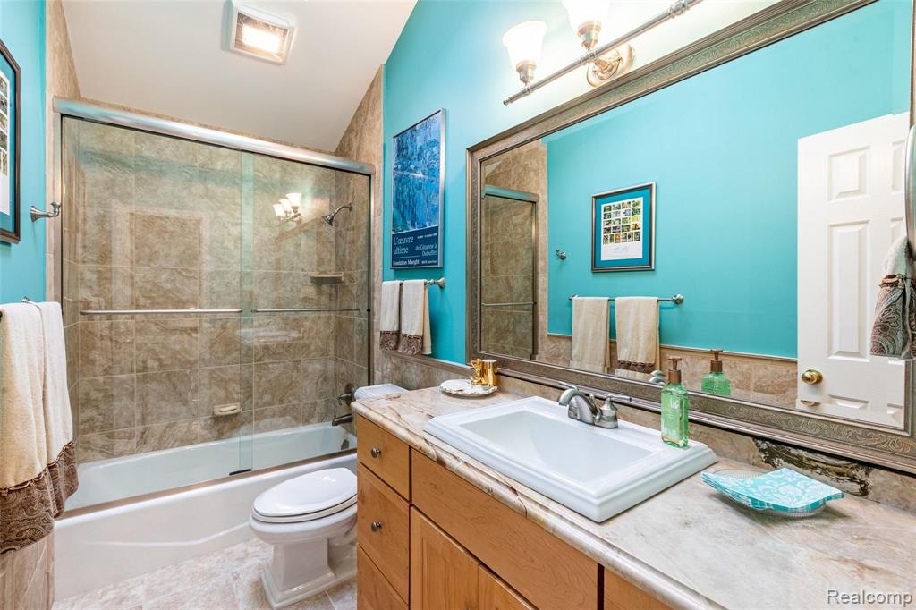 861 Augusta Drive Rochester Hills, MI 48309 - Photo 23 of 37