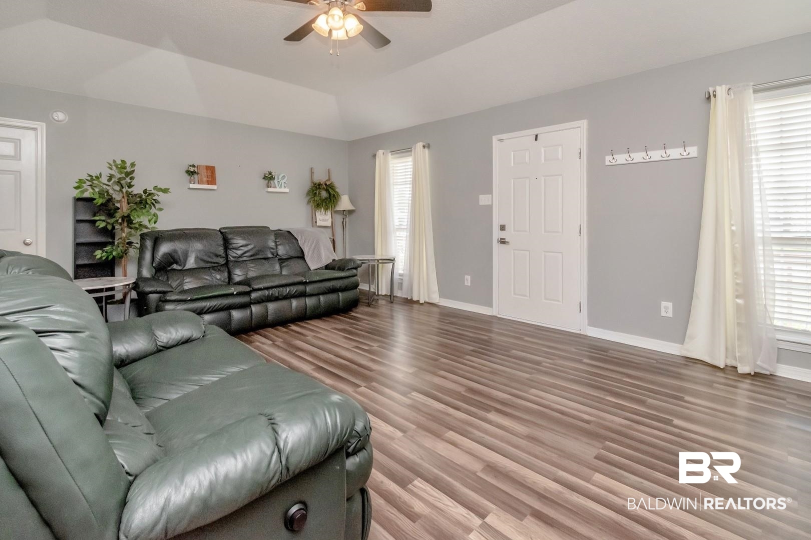7718 Willard Court Theodore, AL 36582 - Photo 2 of 24 Living Room