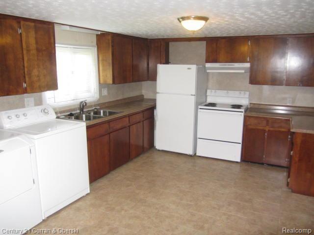 26509 Inkster Road Flat Rock, MI 48134 - Photo 20 of 46 IMG_3301.jpg