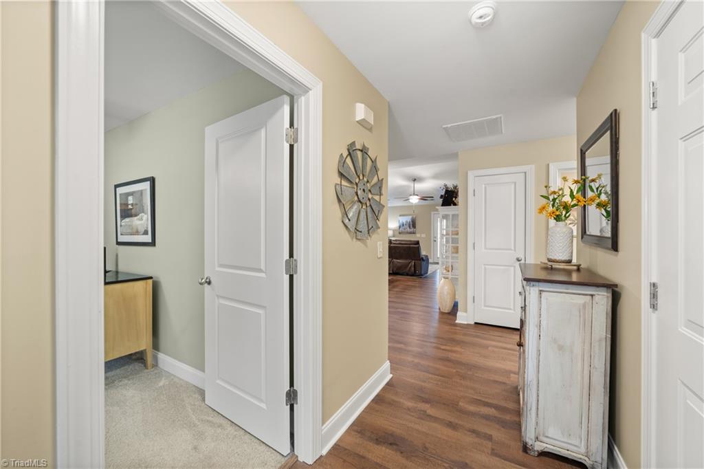 202 Oak Ridge Drive Archdale, NC 27263 - Photo 3 of 33 Foyer hallway with bedroom/office on the left