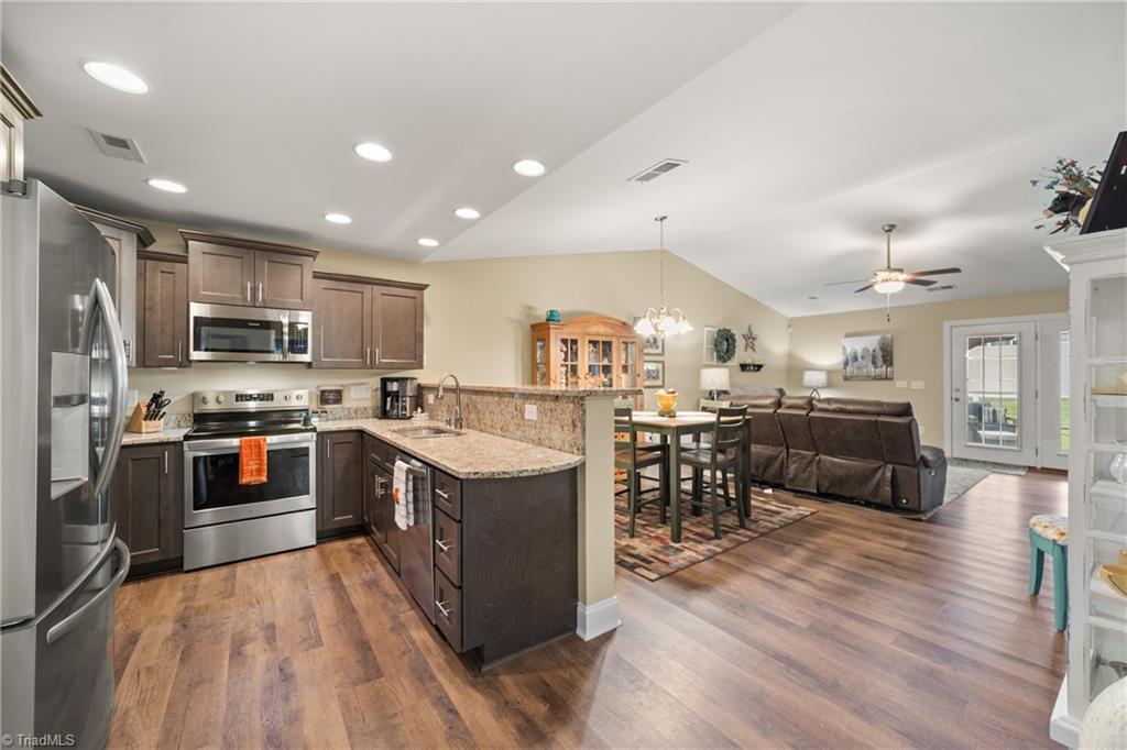 202 Oak Ridge Drive Archdale, NC 27263 - Photo 5 of 33