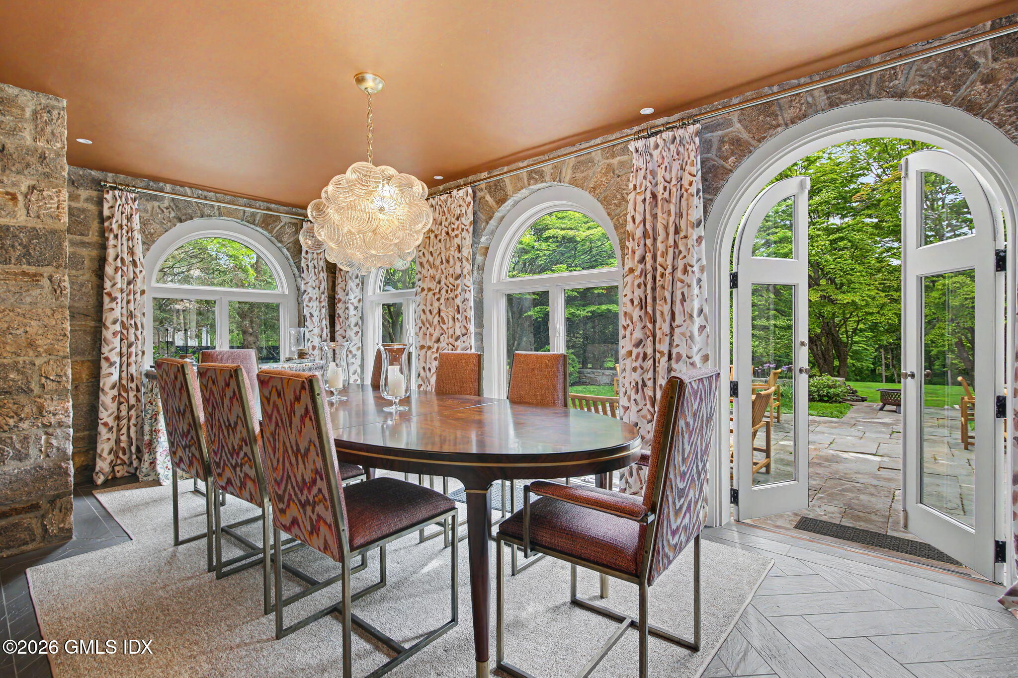 184 Stanwich Road Greenwich, CT 06830 - Photo 10 of 50 70-web-or-mls-184-stanwich-rd