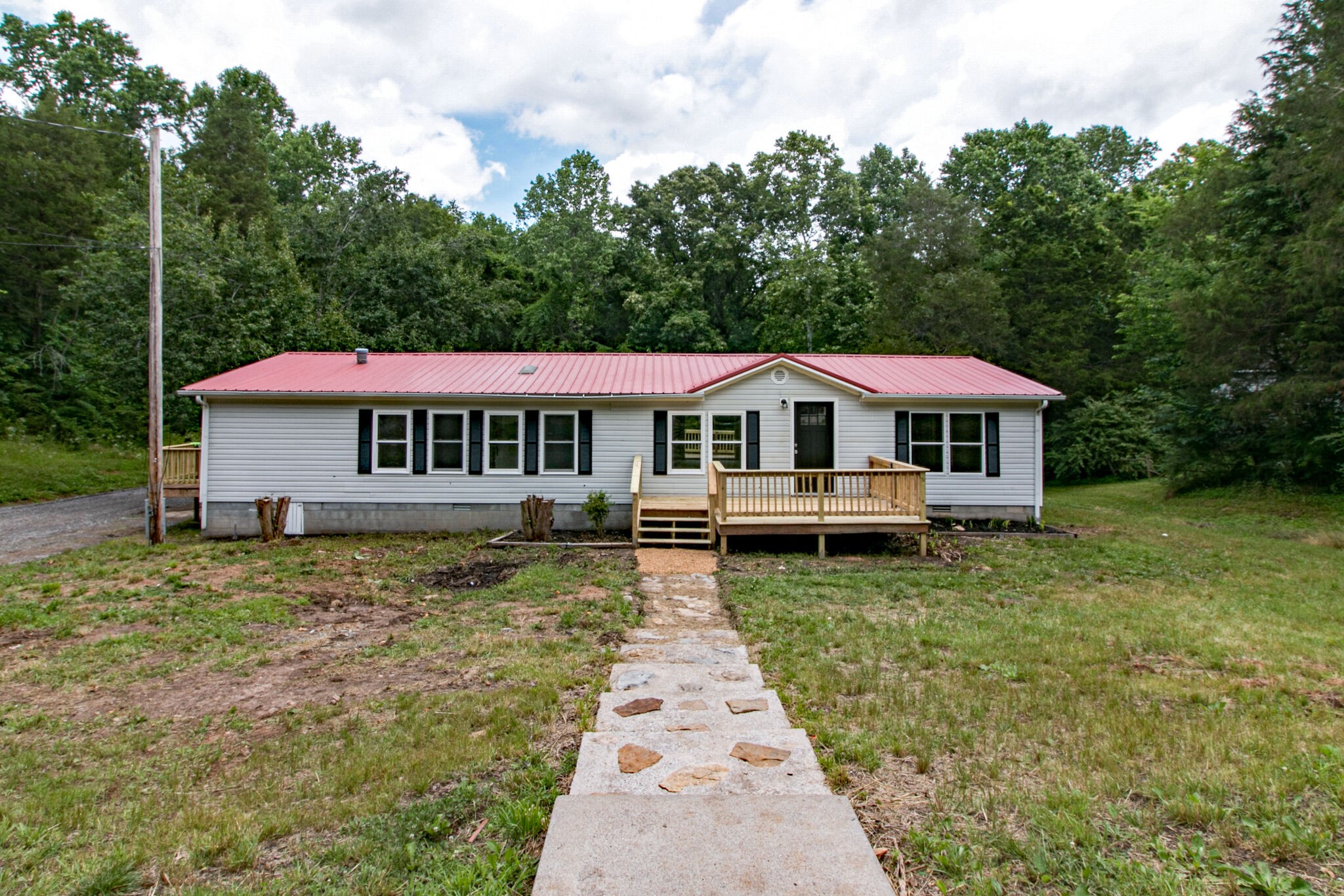 1339 Edmenson Road Clarksville, TN 37040 - Photo 1 of 29 Gallery Image 1