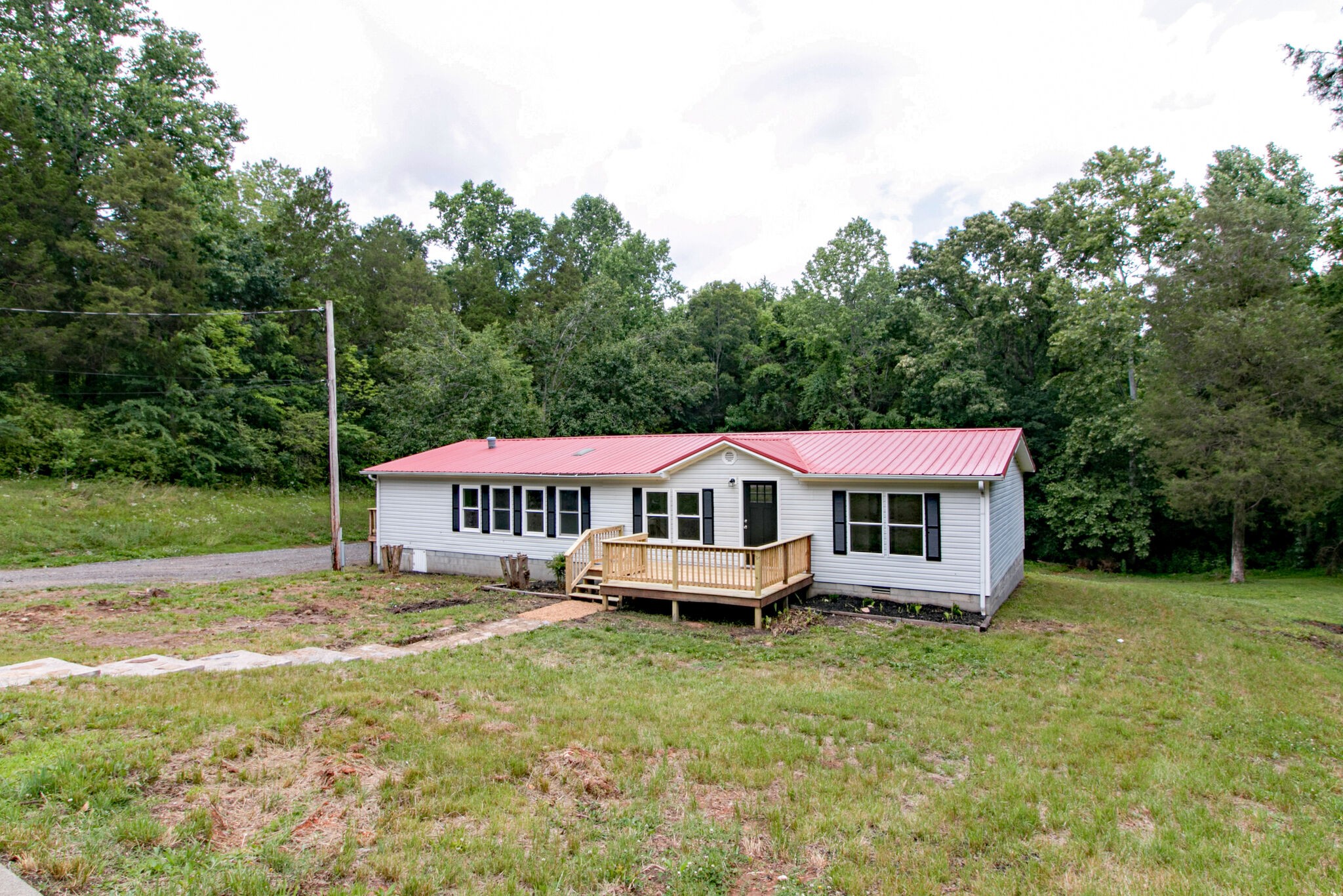 1339 Edmenson Road Clarksville, TN 37040 - Photo 2 of 29 Gallery Image 2