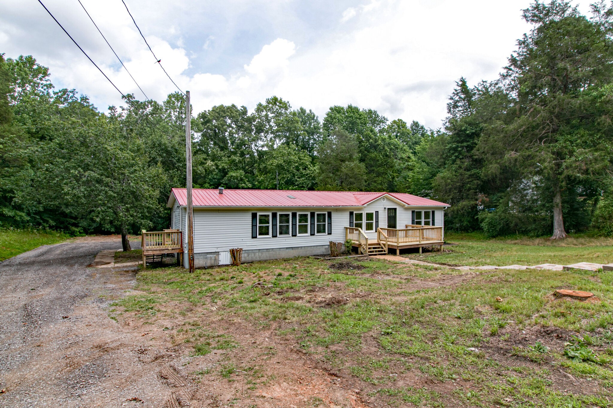 1339 Edmenson Road Clarksville, TN 37040 - Photo 3 of 29 Gallery Image 3