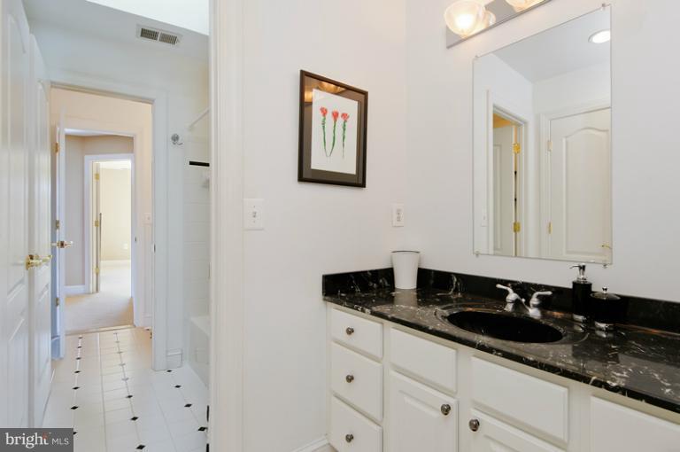 38774 Lime Kiln Road Leesburg, VA 20175 - Photo 13 of 30 Jack and Jill bathroom w/2 separate vanities