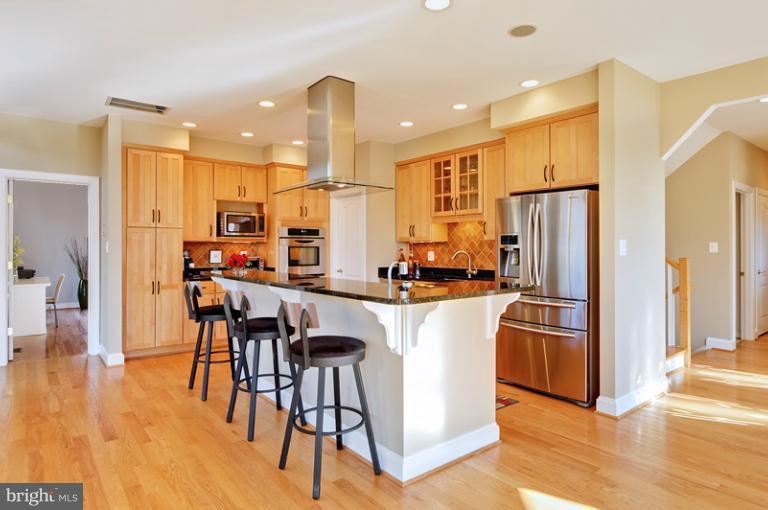 38774 Lime Kiln Road Leesburg, VA 20175 - Photo 14 of 30 Gourmet Chefs Kitchen with prep sink in island.