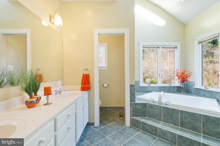 38774 Lime Kiln Road Leesburg, VA 20175 - Photo 27 of 30 Double Vanity with Commode Closet