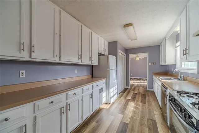 a view of room with window and ceiling fan
