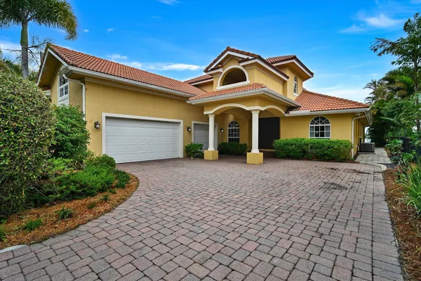 $3,950,888 | 881 Southeast St Lucie Boulevard, Stuart, FL 34996