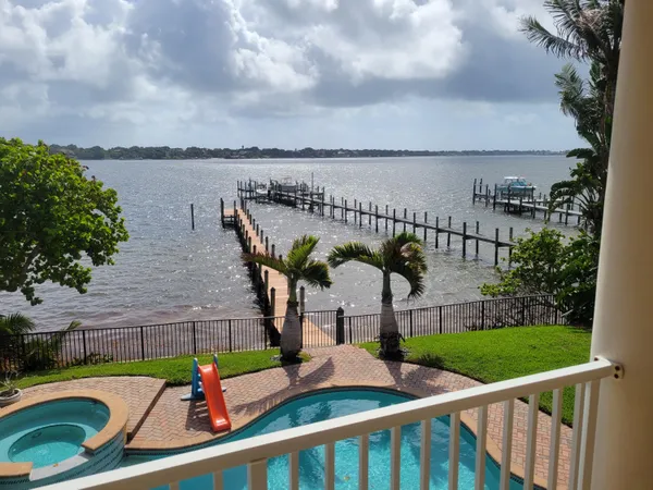 $3,950,888 | 881 Southeast St Lucie Boulevard, Stuart, FL 34996