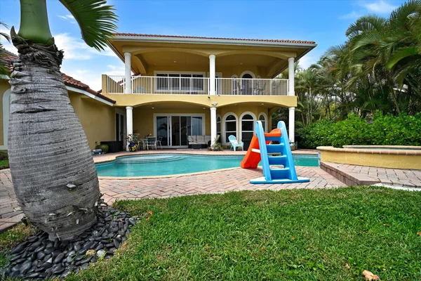 $3,950,888 | 881 Southeast St Lucie Boulevard, Stuart, FL 34996