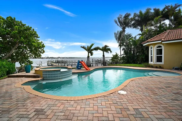 $3,950,888 | 881 Southeast St Lucie Boulevard, Stuart, FL 34996