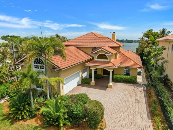 $3,950,888 | 881 Southeast St Lucie Boulevard, Stuart, FL 34996