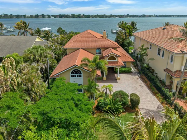 $3,950,888 | 881 Southeast St Lucie Boulevard, Stuart, FL 34996