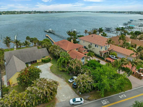 $3,950,888 | 881 Southeast St Lucie Boulevard, Stuart, FL 34996