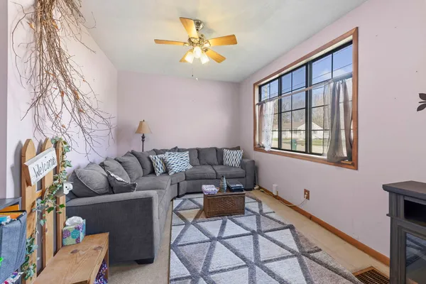 $225,000 | 604 South Hugh Street, Plano, IL 60545