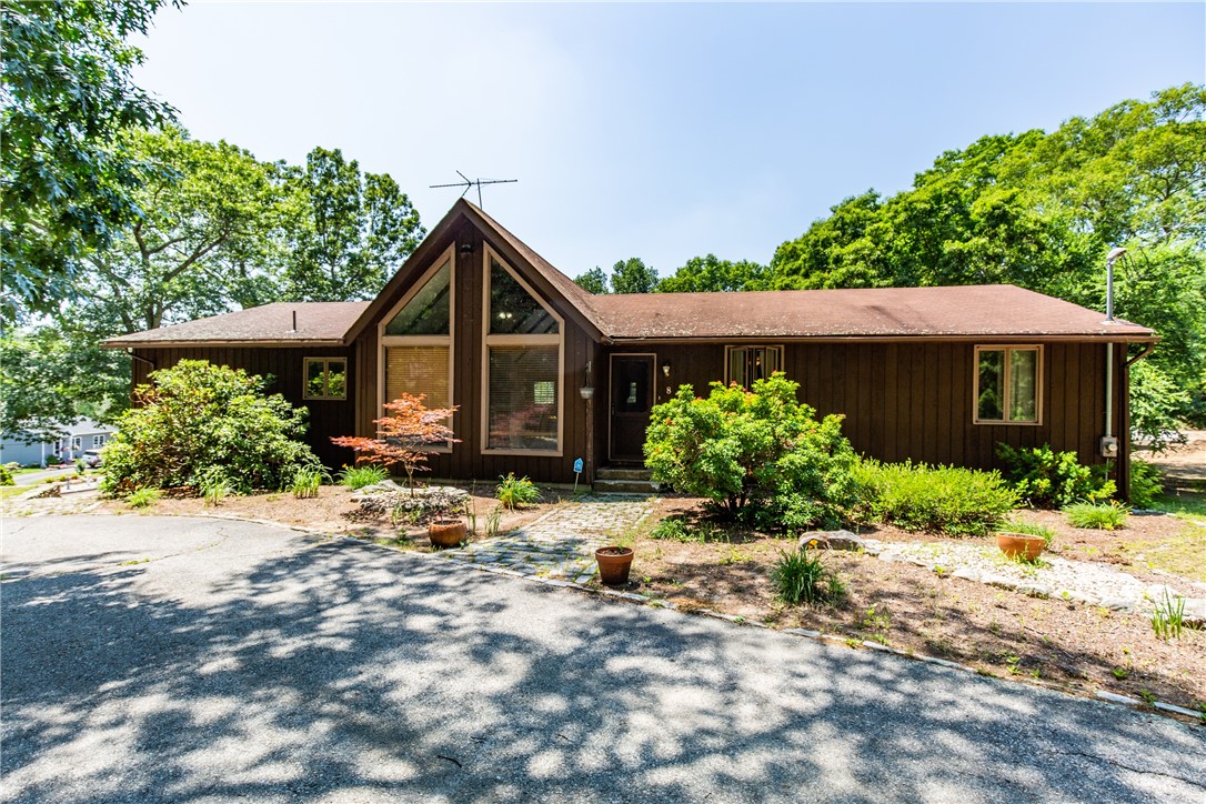 8 Evans Road Smithfield, RI 02814 - Photo 2 of 31