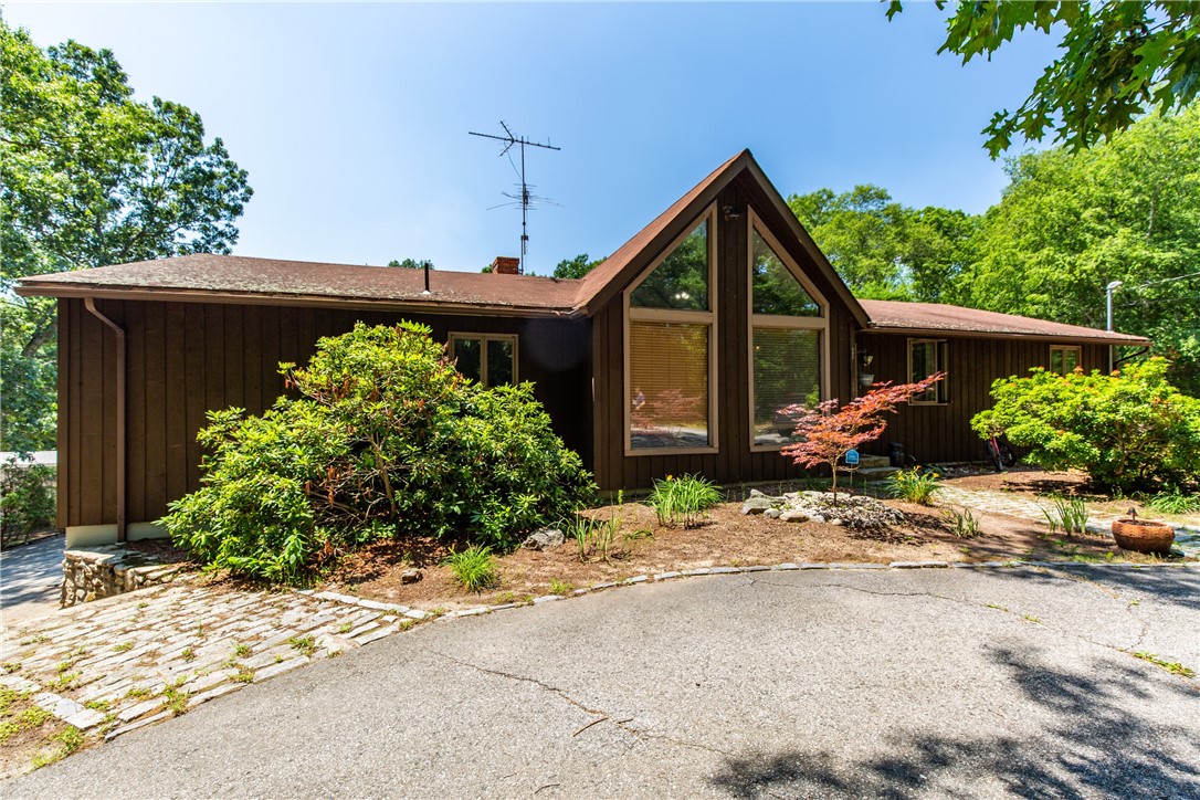 8 Evans Road Smithfield, RI 02814 - Photo 3 of 31