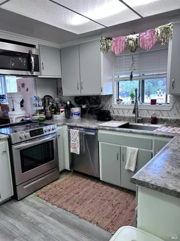 $2,100,000 | 290 Robles Drive, Lakeport, CA 95453