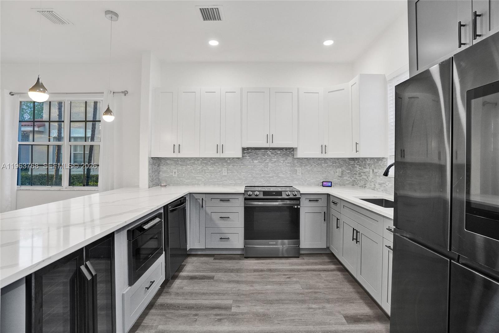 4253 Southwest 124th Terrace Miramar, FL 33027 - Photo 9 of 35