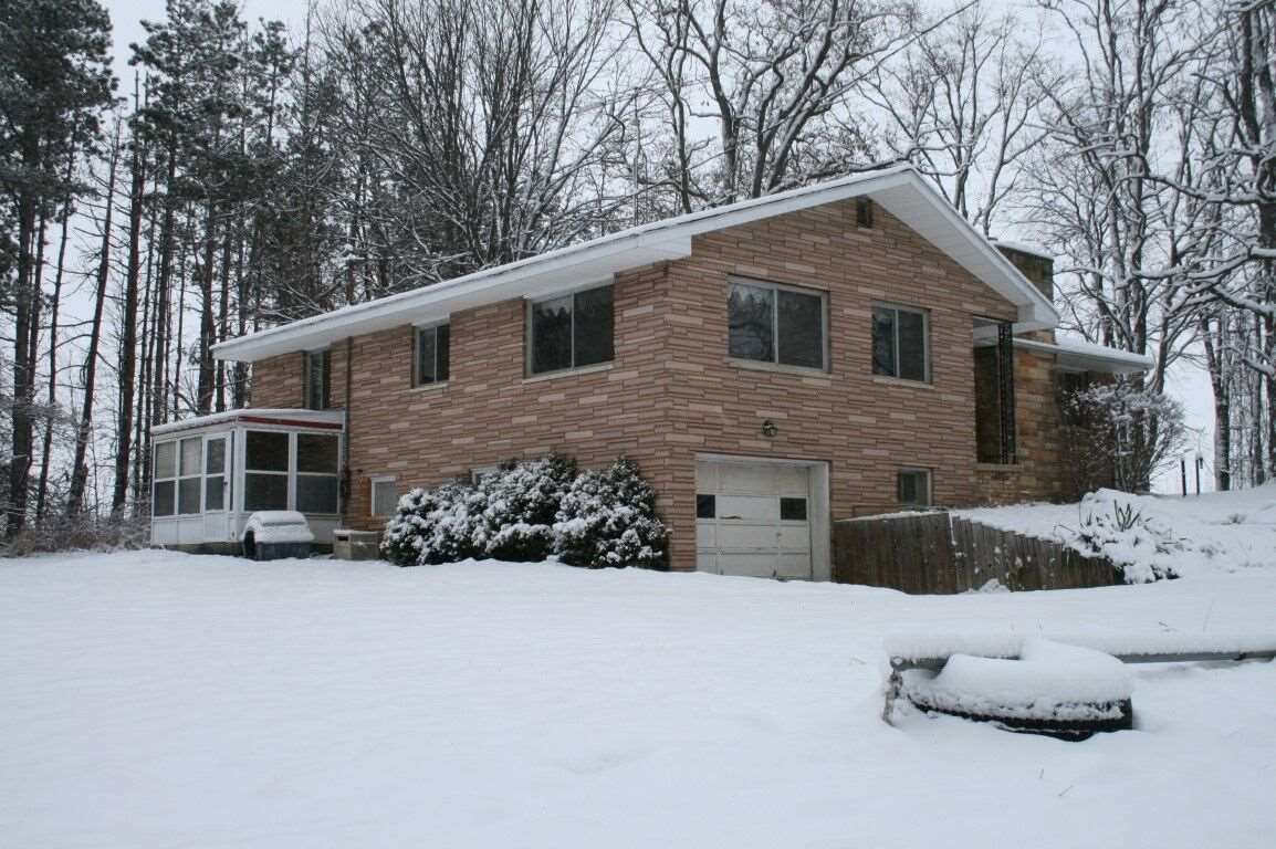 5460 Newberry Road Durand, MI 48429 - Photo 1 of 18 31280284.JPG