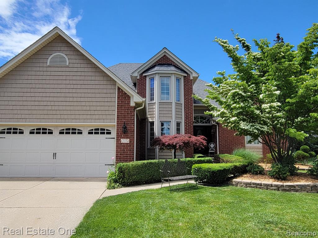 3328 Brompton Rochester Hills, MI 48309 - Photo 2 of 35